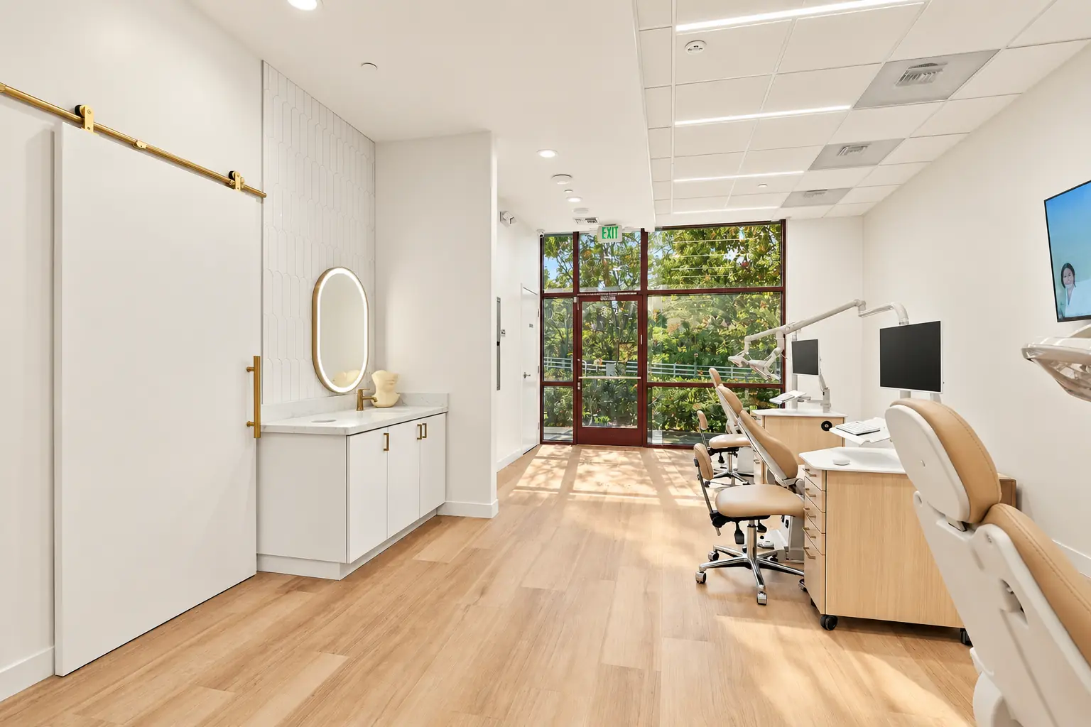 The sunlit treatment studio at SC Orthodontics in Valencia